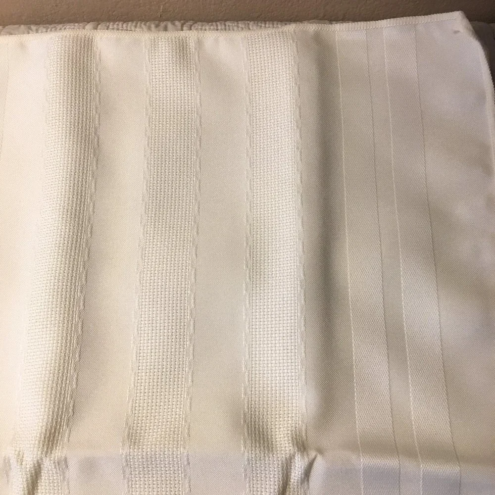 TOWN & COUNTRY LINEN Dinner Napkins NEW!